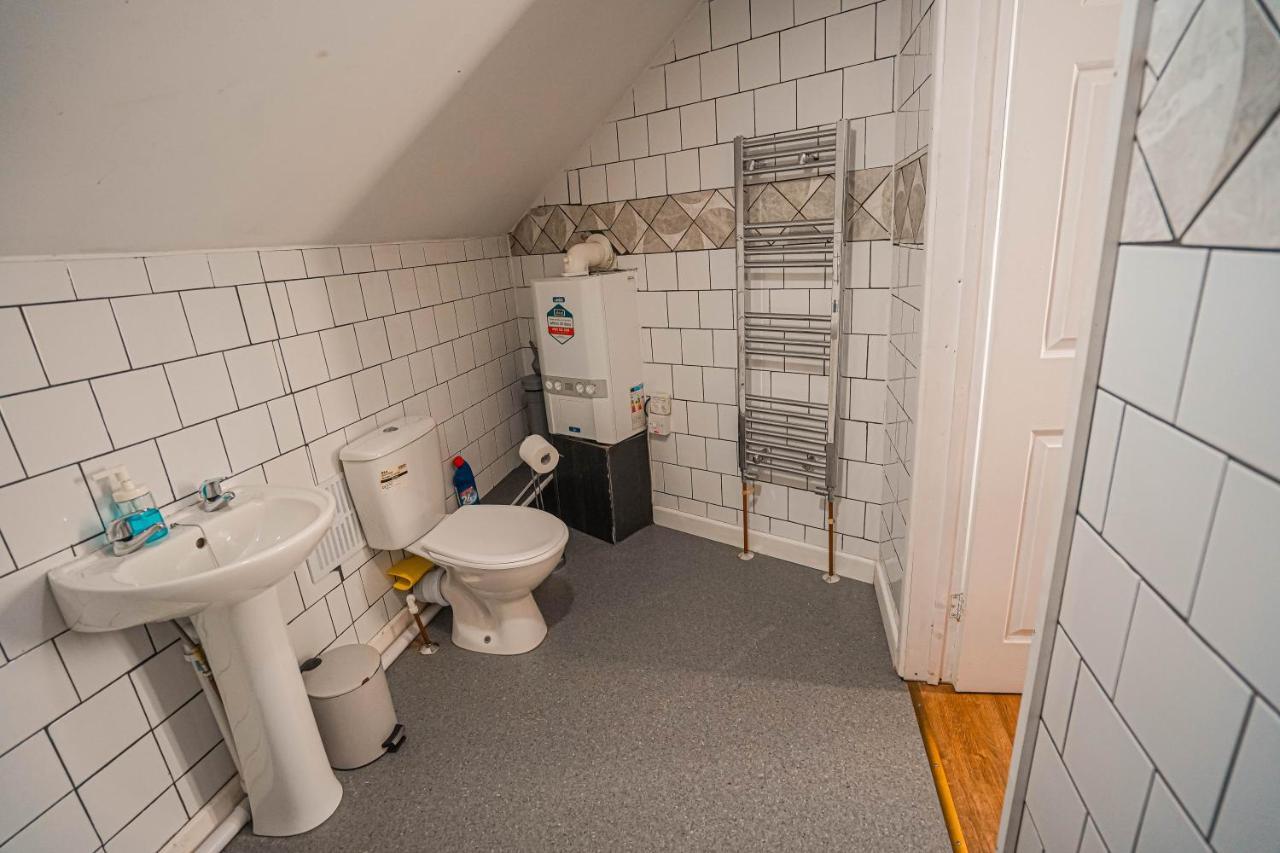 Private And Spacious 2 Bedroom House - Free Parking! Κάρντιφ Εξωτερικό φωτογραφία