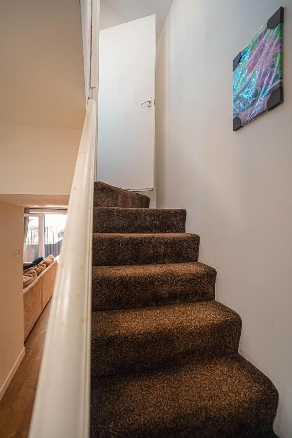 Private And Spacious 2 Bedroom House - Free Parking! Κάρντιφ Εξωτερικό φωτογραφία