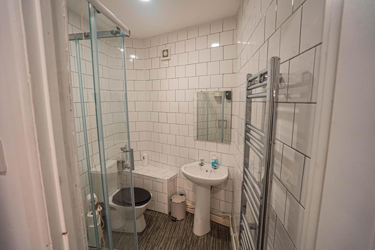 Private And Spacious 2 Bedroom House - Free Parking! Κάρντιφ Εξωτερικό φωτογραφία