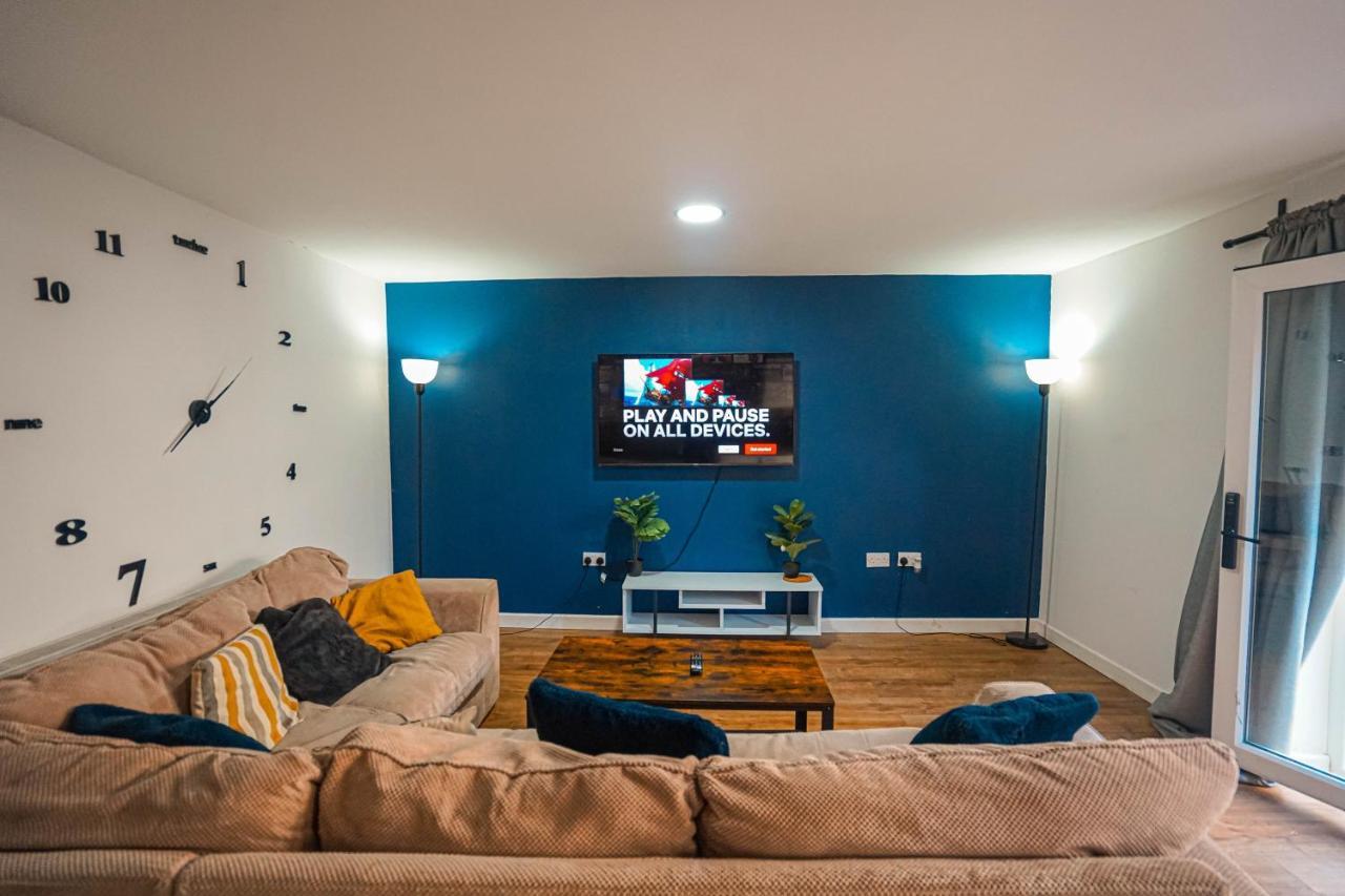Private And Spacious 2 Bedroom House - Free Parking! Κάρντιφ Εξωτερικό φωτογραφία