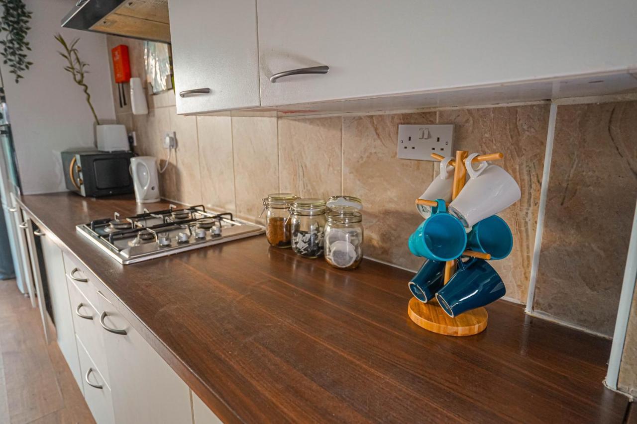 Private And Spacious 2 Bedroom House - Free Parking! Κάρντιφ Εξωτερικό φωτογραφία